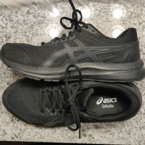 Women's black Asics size 9.5 running shoe